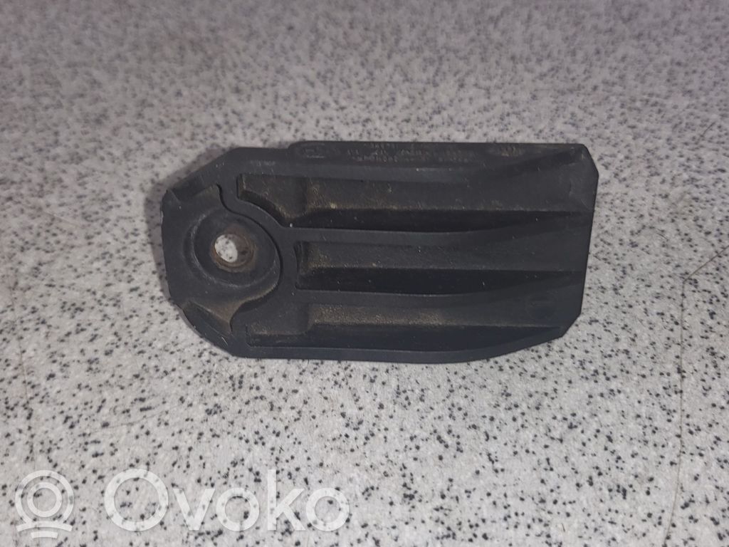 BMW 5 E39 Radiator mount bracket 