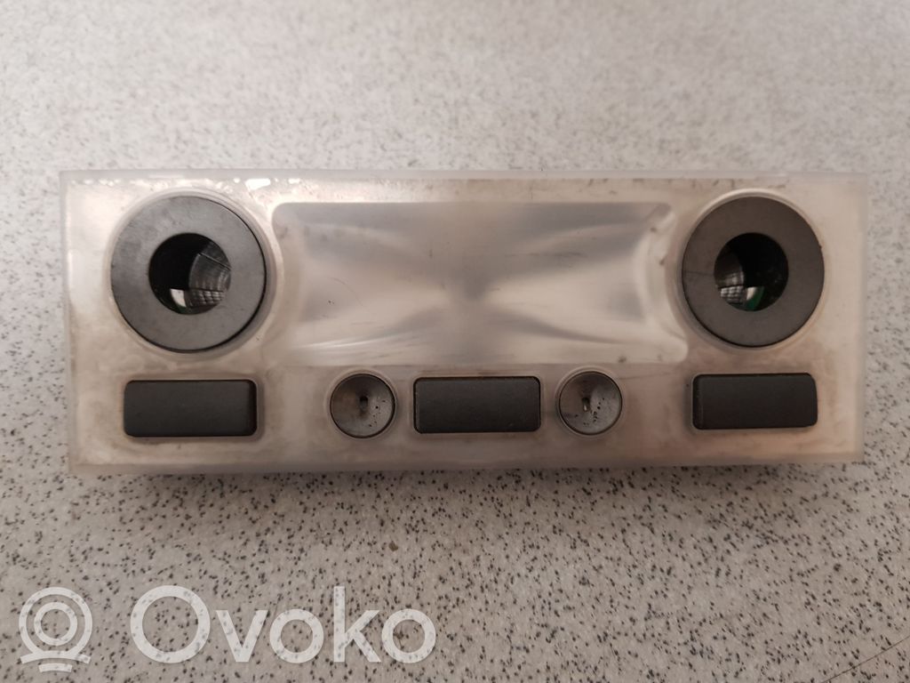 BMW 7 E65 E66 Etuistuimen valo 