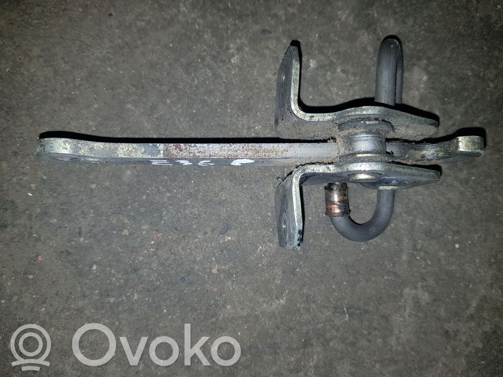 BMW 3 E36 Etuoven pidätin 