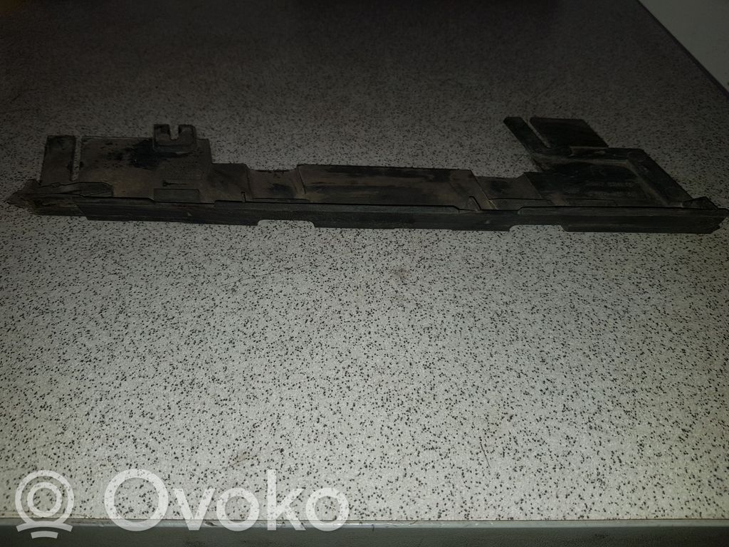 BMW 7 E38 Untere Verkleidung Scheinwerfer 