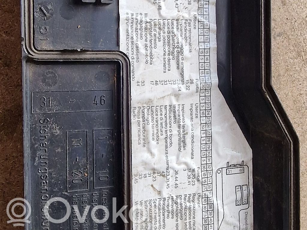 BMW 3 E36 Dangtelis saugiklių dėžės 