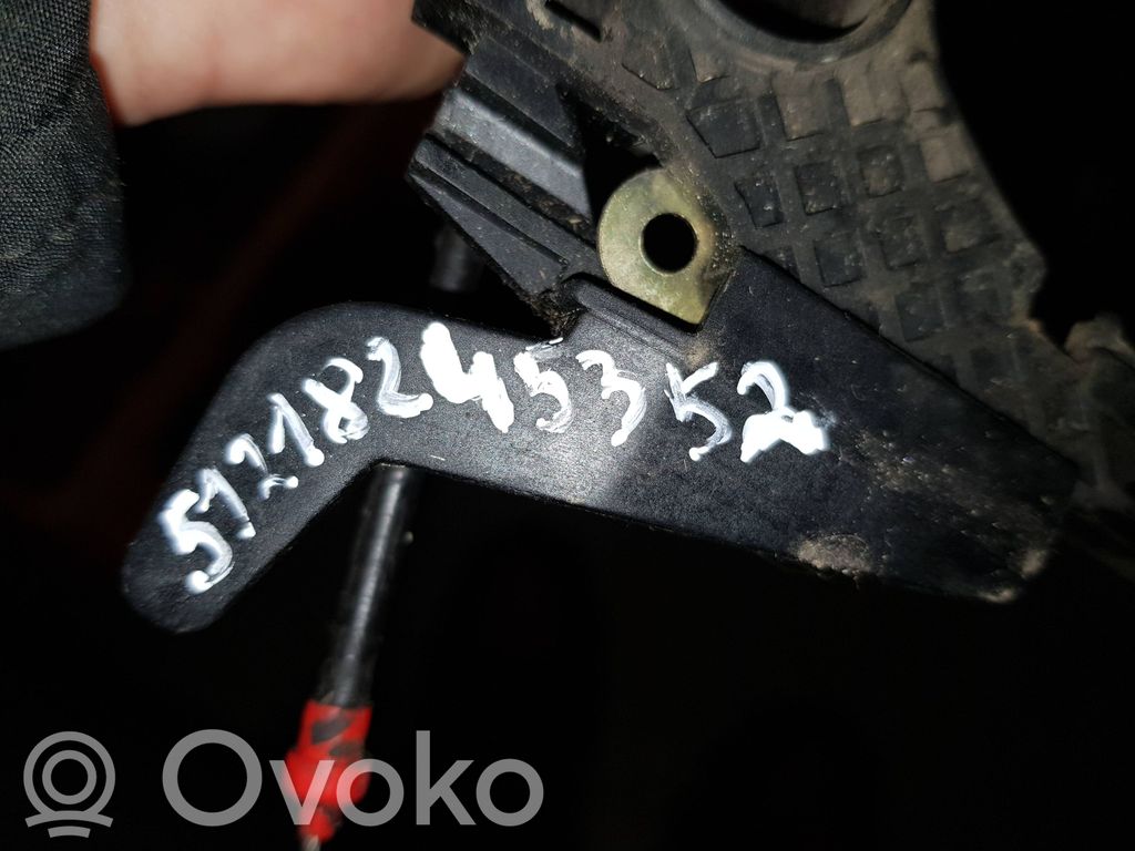 BMW 5 E39 Priekšpusē turētājs / kronšteins ārējam atvēršanas rokturim 