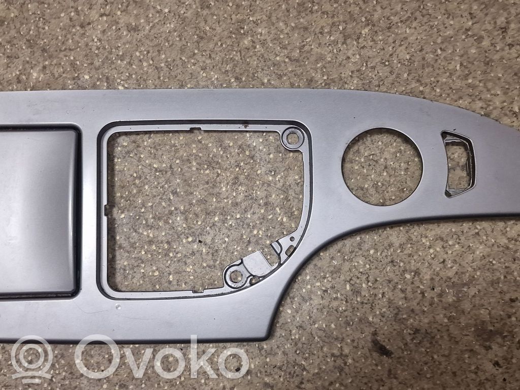 Contour de levier de vitesses   7129644