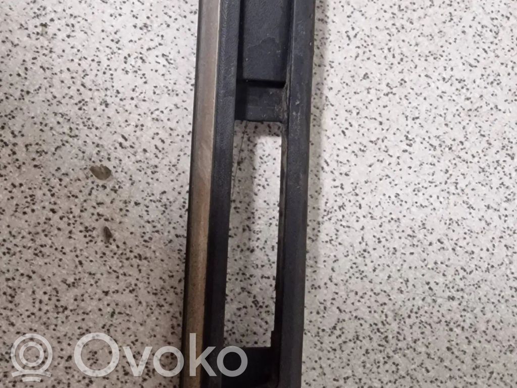 BMW 7 E38 Apdaila sparno (moldingas) 