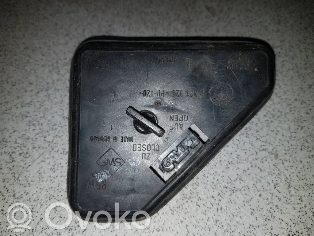 BMW 5 E39 Tail light bulb cover holder 