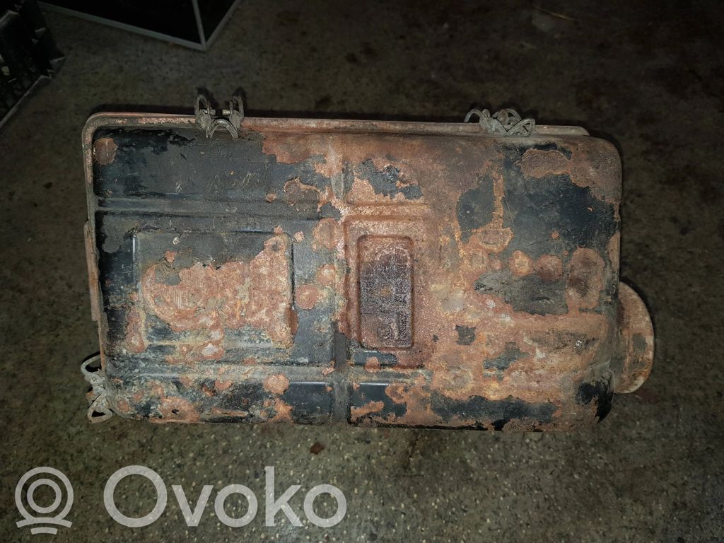 BMW 5 E28 Air filter box 