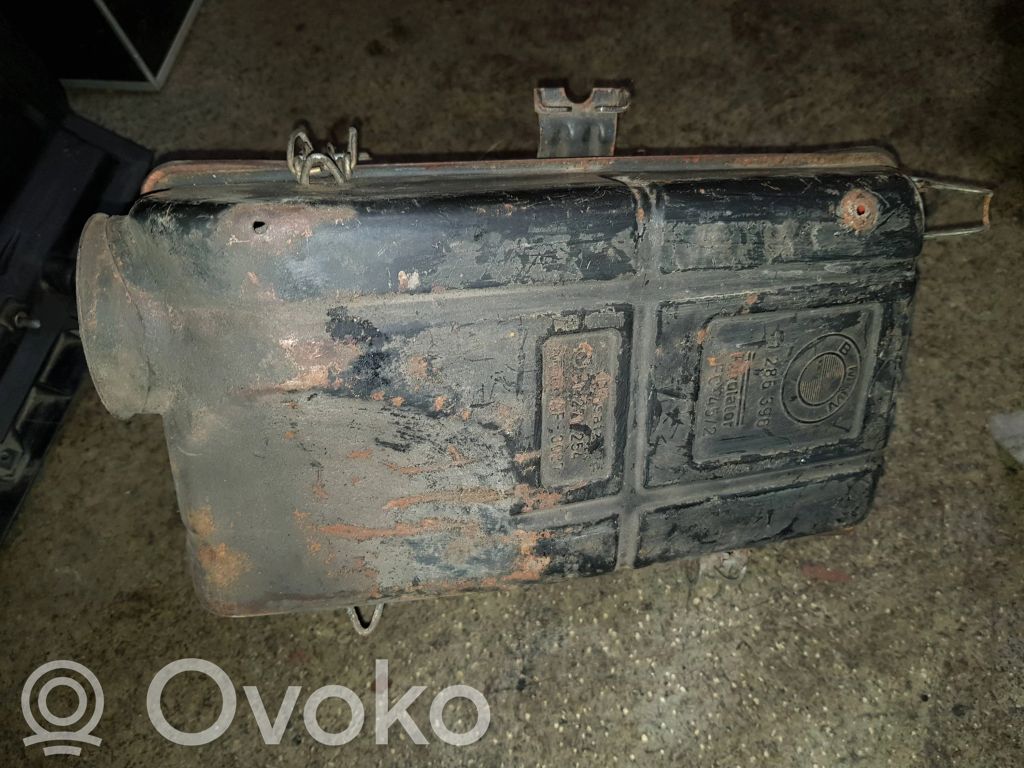 BMW 5 E28 Air filter box 