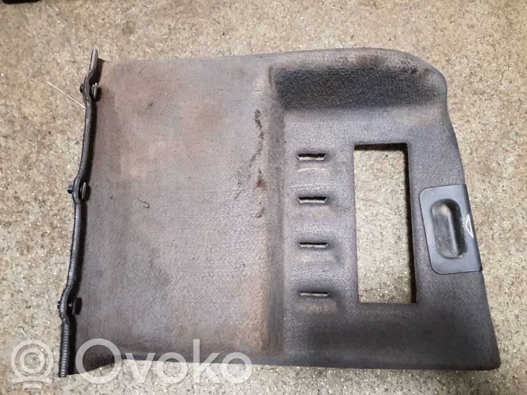 BMW 5 E39 Kita bagažinės apdailos detalė 