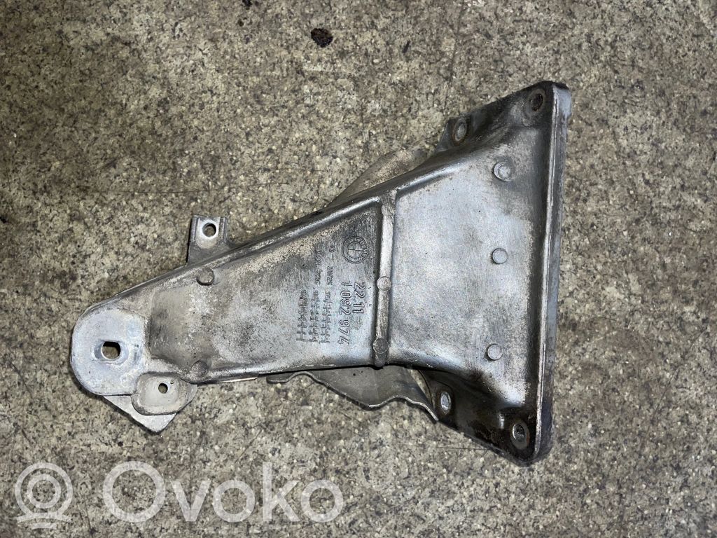 BMW 5 E39 Engine mounting bracket 
