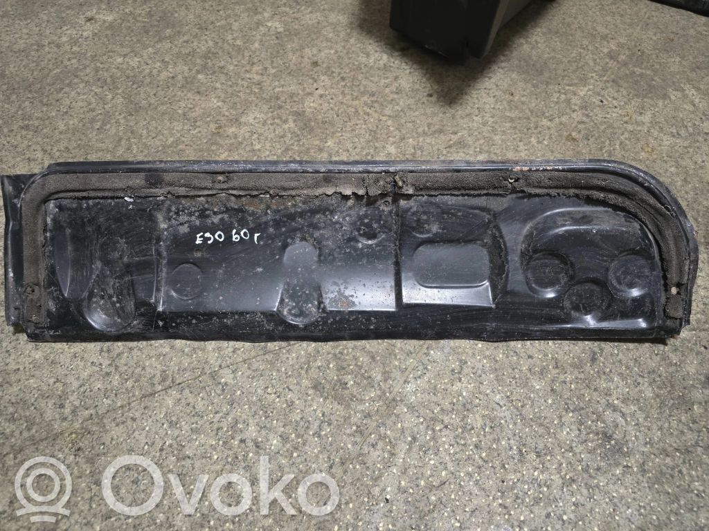 BMW 3 E30 Konepellin verhoilu 