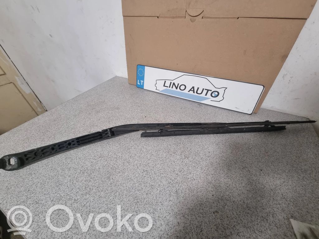 BMW 5 E39 Brazo del limpiaparabrisas delantero 