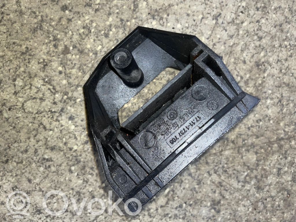 BMW 5 E39 Radiator mount bracket 