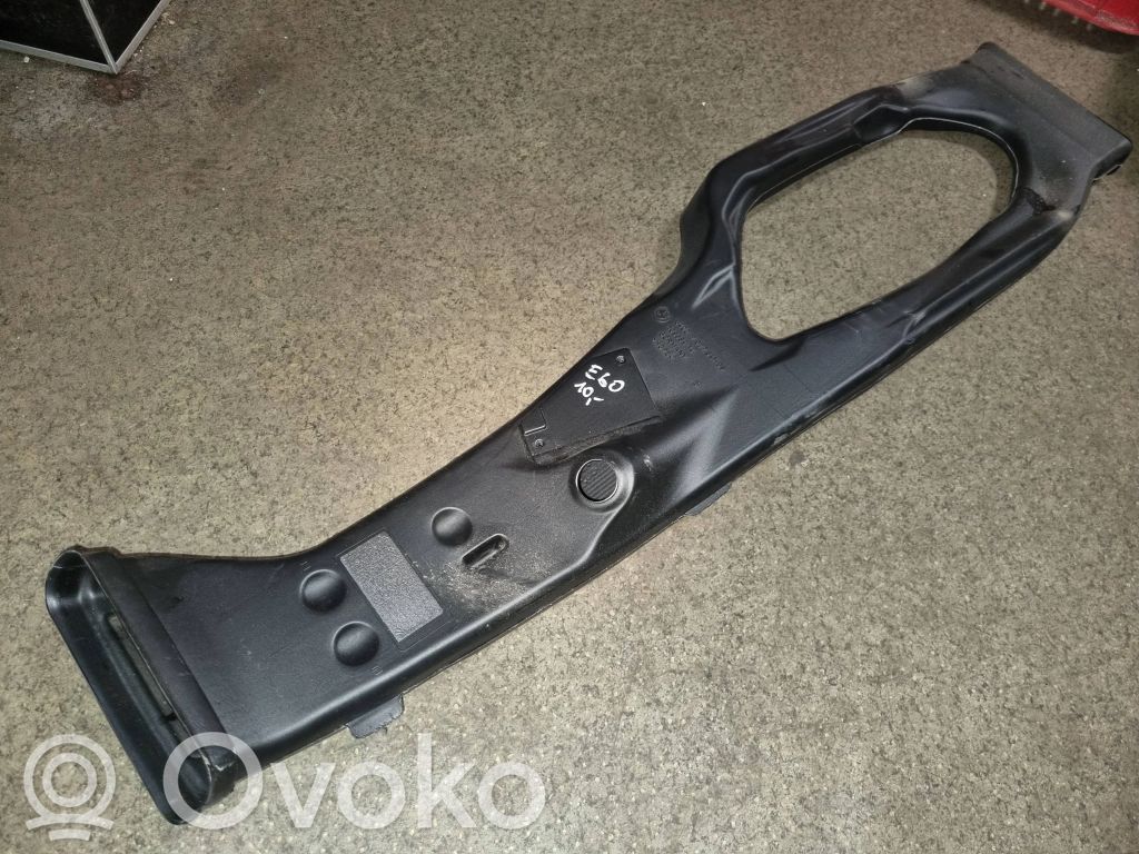 BMW 5 E60 E61 Välijäähdyttimen ilmanohjauksen ilmakanava 