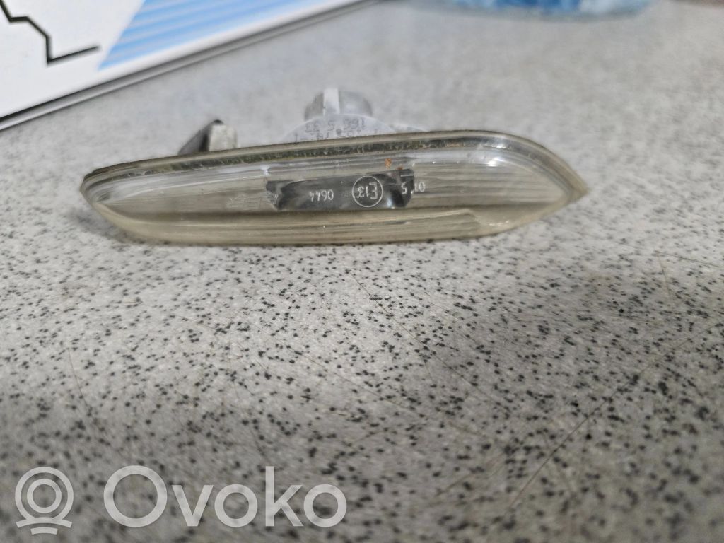 BMW 5 E60 E61 Kierunkowskaz błotnika przedniego 