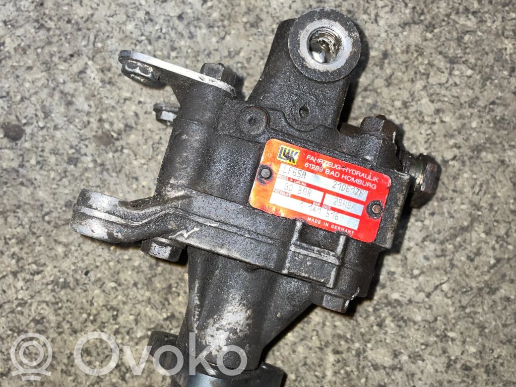 BMW 3 E36 Power steering pump 