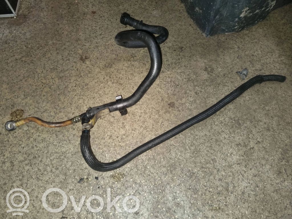 BMW 5 E60 E61 Degvielas caurulīte (-es) 