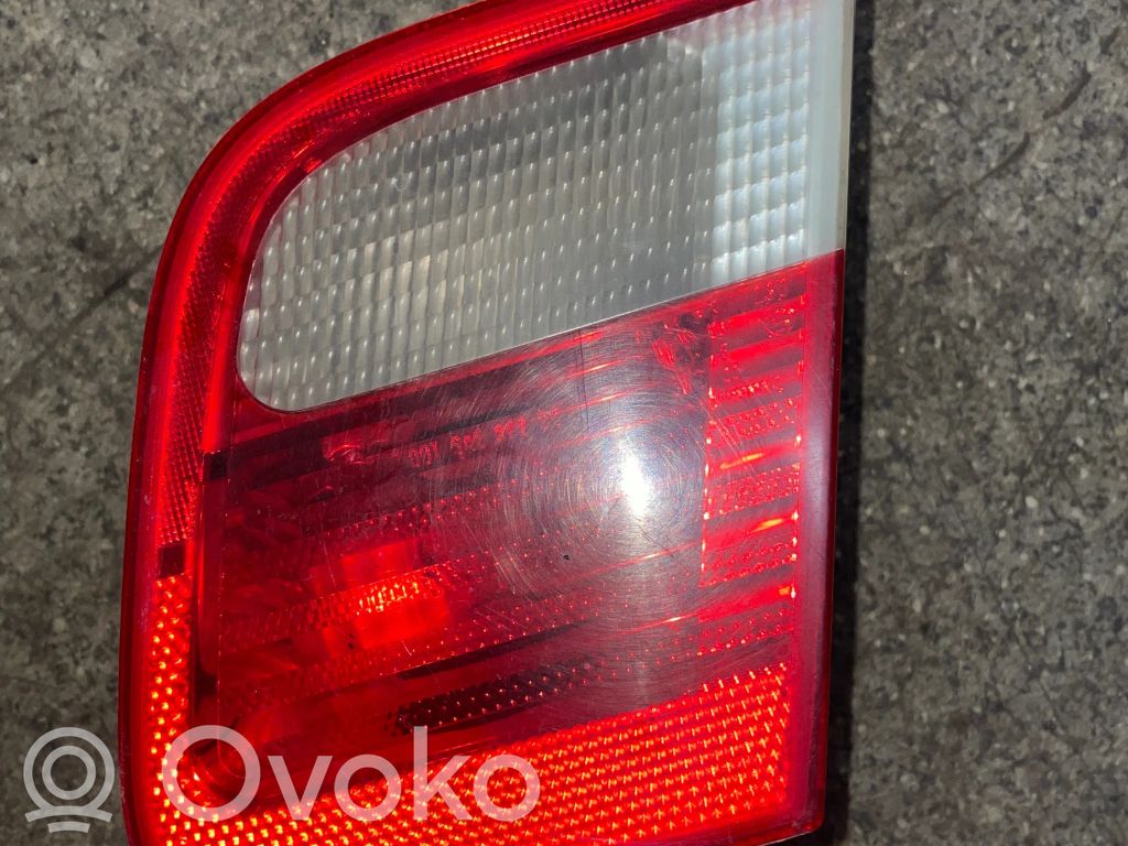 BMW 3 E46 Galinis žibintas dangtyje 