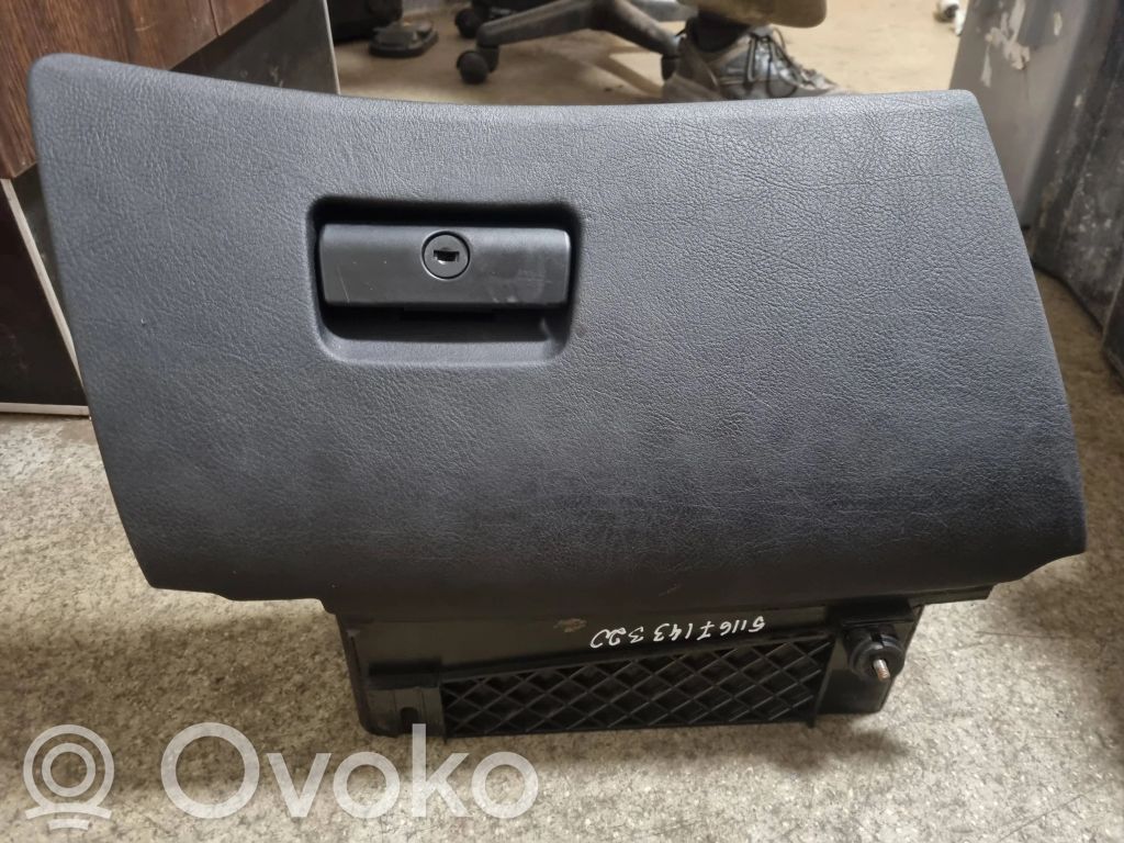 BMW 5 E39 Glove box 