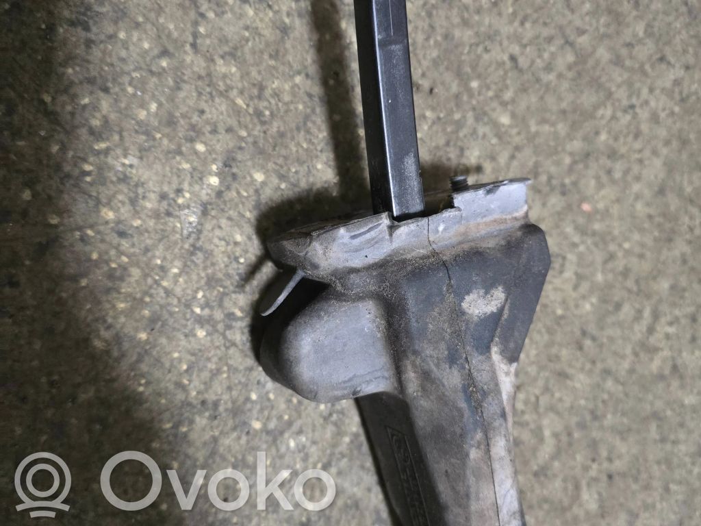 BMW 5 E39 Takaoven pidätin 