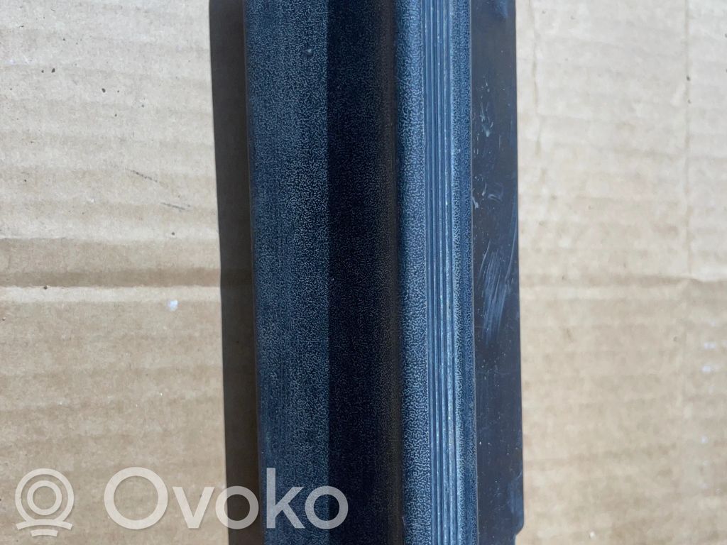 BMW 3 E30 Peleninė panelėje 