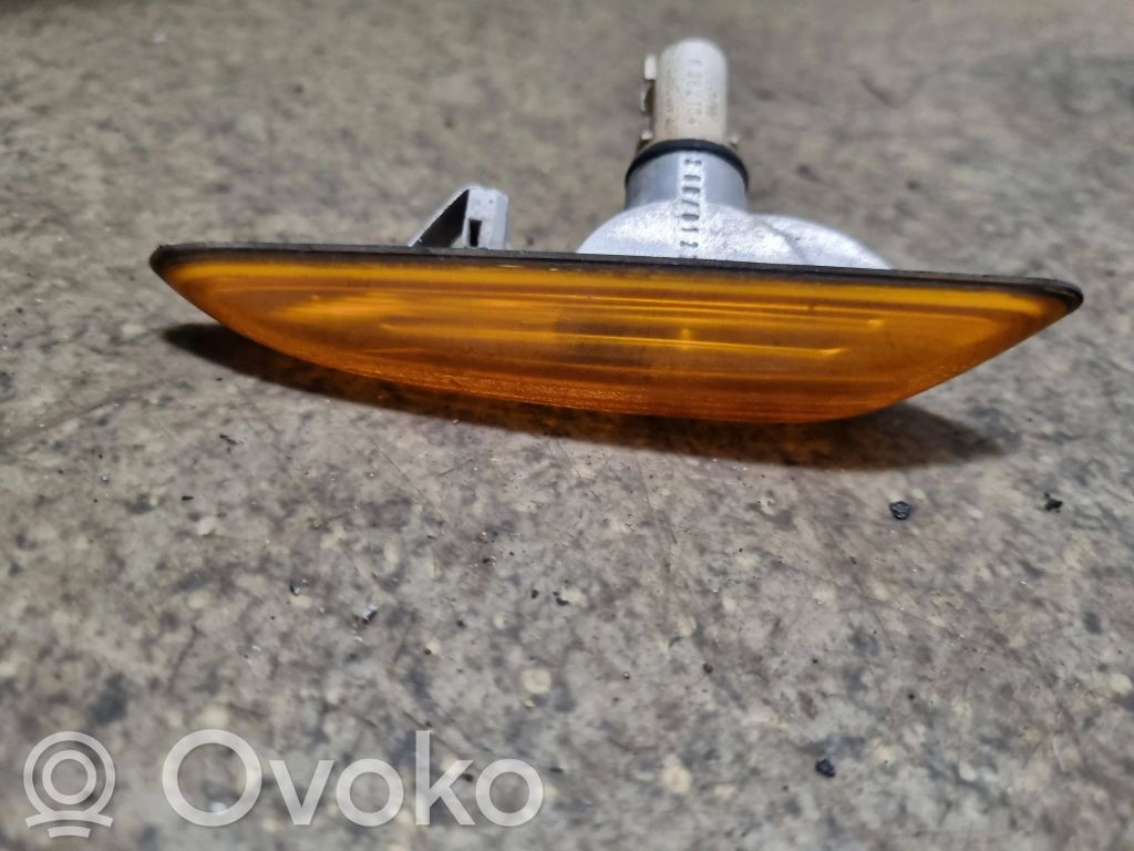 BMW 3 E46 Front fender indicator light 