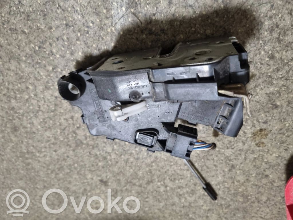 BMW 3 E46 Front door lock 