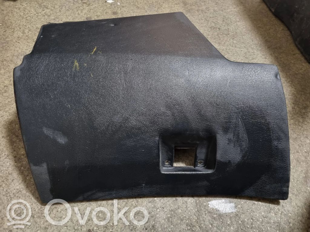 BMW 5 E34 Daiktadėžės (bordačioko) komplektas 