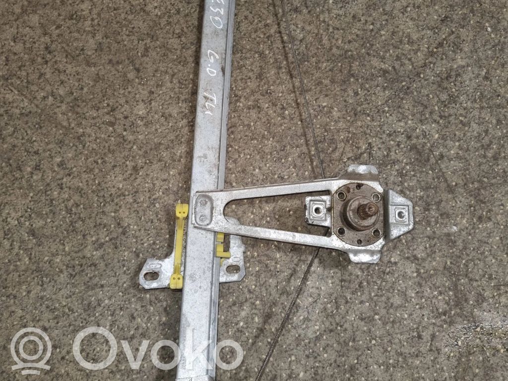 BMW 3 E30 Regulador manual de la ventanilla trasera 