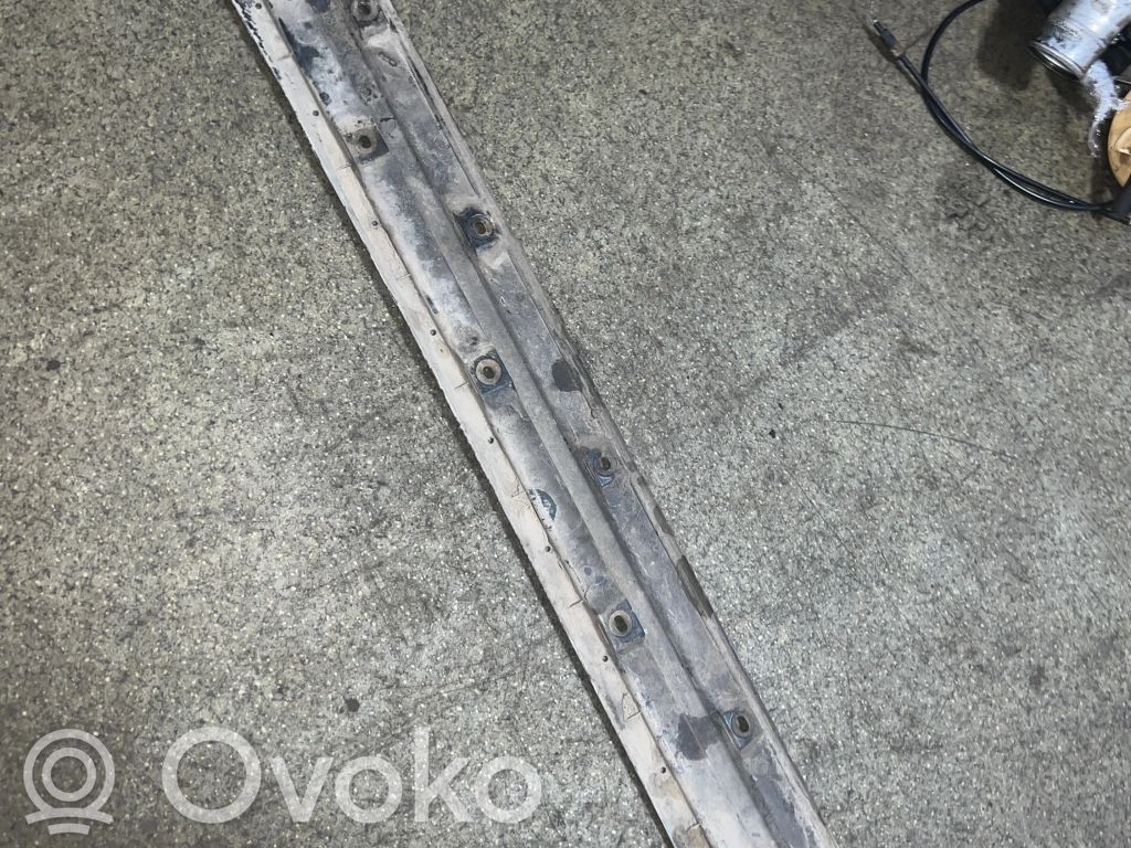BMW 5 E39 Priekinio slenksčio apdaila (išorinė) 