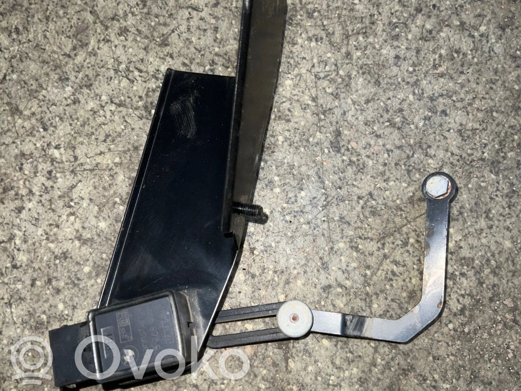 Bagažinės dangčio daviklis   8268997,121001