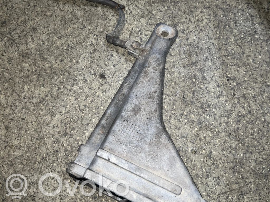 BMW 7 E38 Engine mounting bracket 