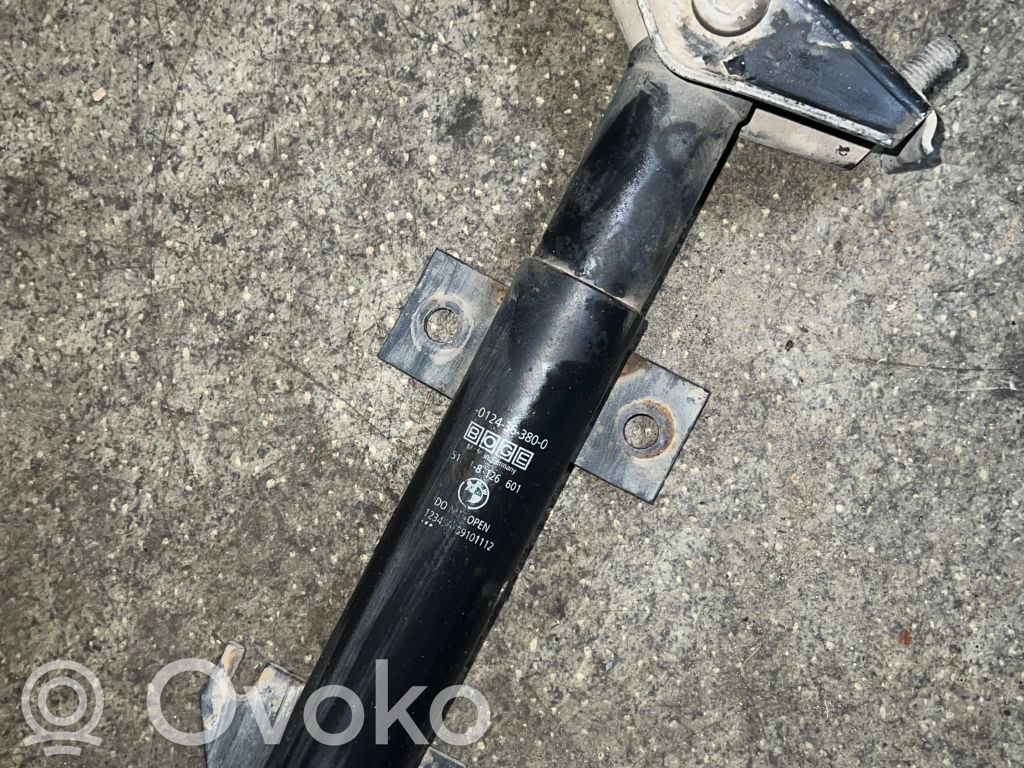 BMW 5 E34 Priekšpusē bampera turētājs 