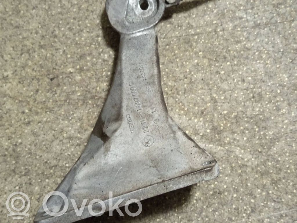 BMW X5 E53 Engine mounting bracket 
