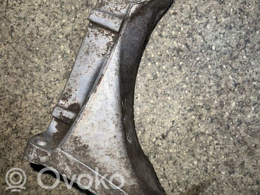 BMW 3 E36 Engine mounting bracket 