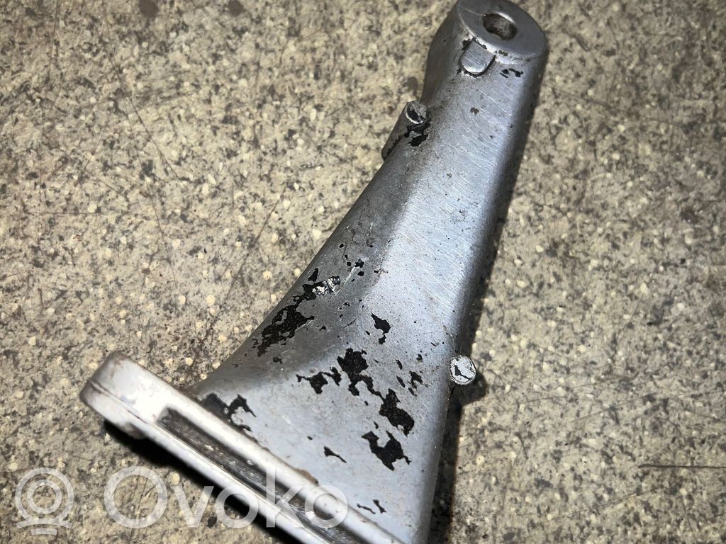 BMW 3 E30 Engine mounting bracket 