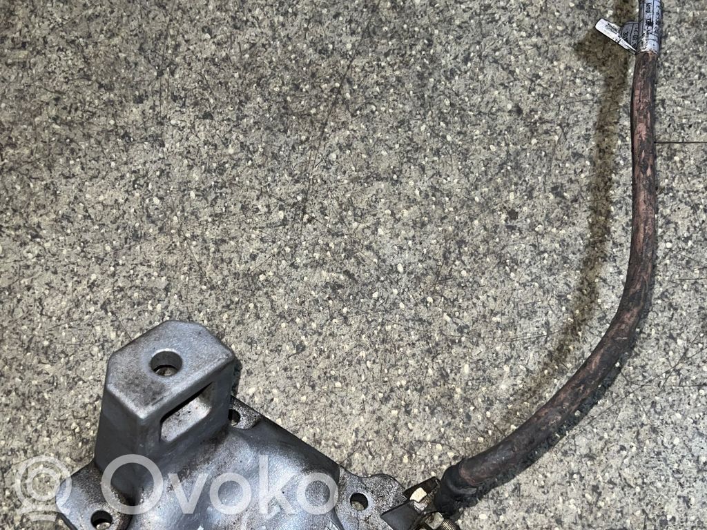 BMW 5 E39 Engine mounting bracket 