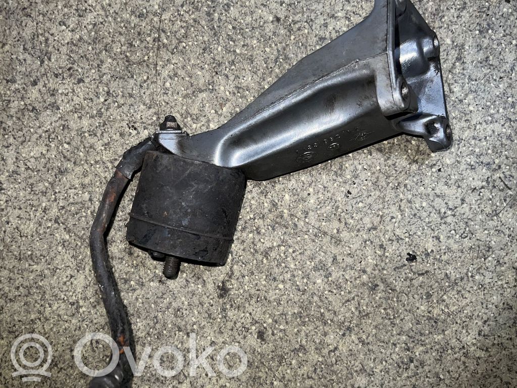 BMW 5 E34 Engine mounting bracket 