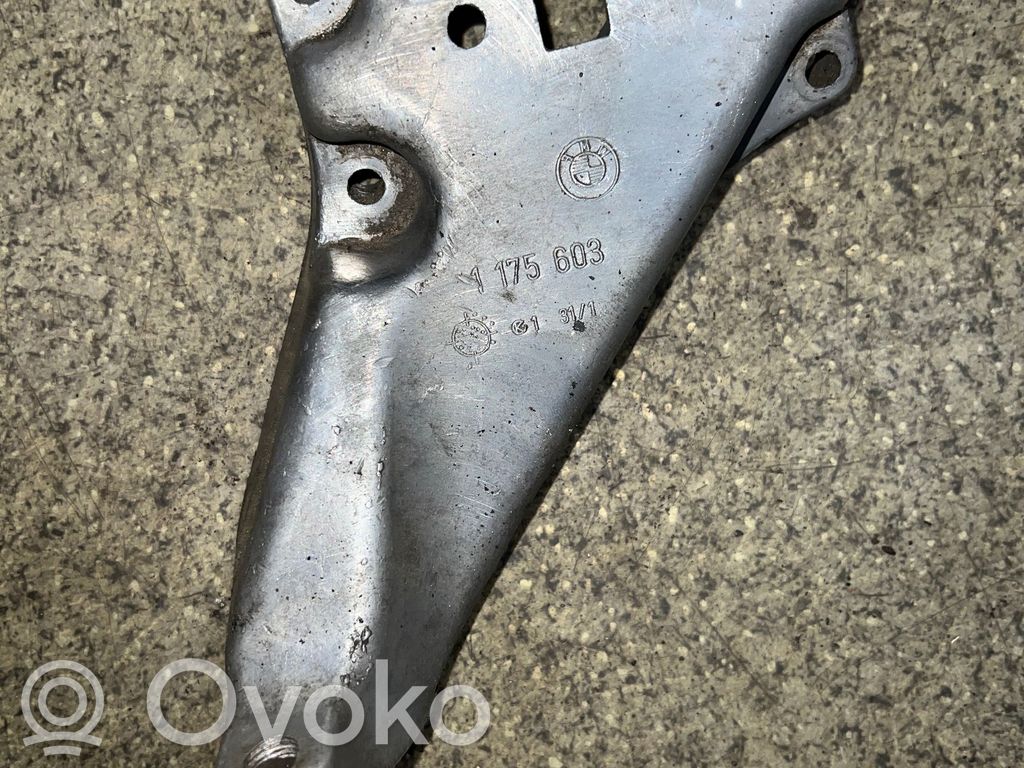 Engine mounting bracket   1175603