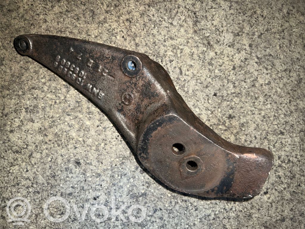 BMW 7 E38 Moottorin kiinnikekorvake (käytetyt) 