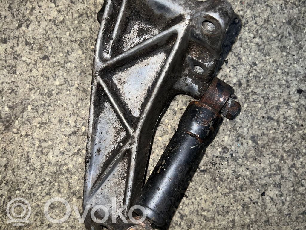 BMW 3 E30 Engine mounting bracket 