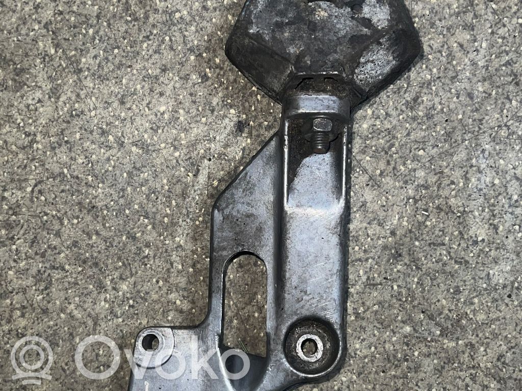 BMW 5 E34 Engine mounting bracket 