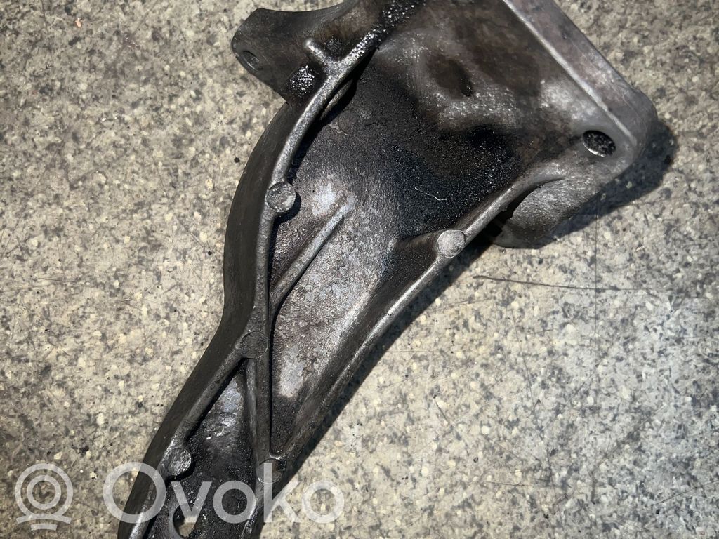 BMW 5 E34 Engine mounting bracket 