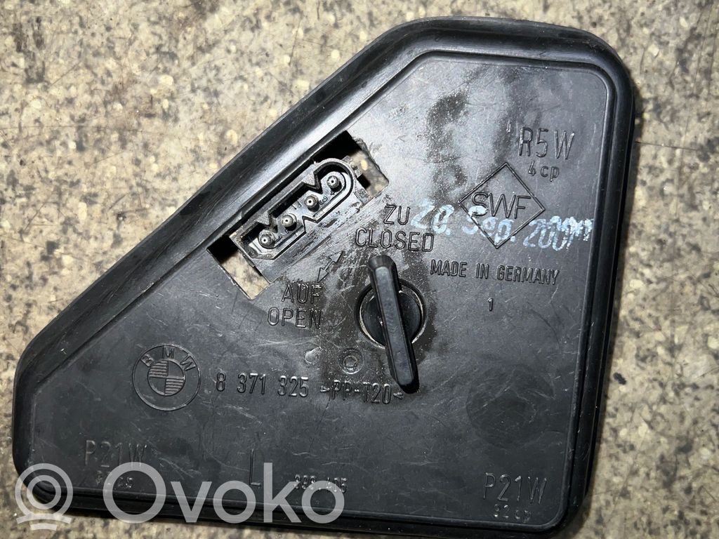 BMW 5 E39 Tail light bulb cover holder 