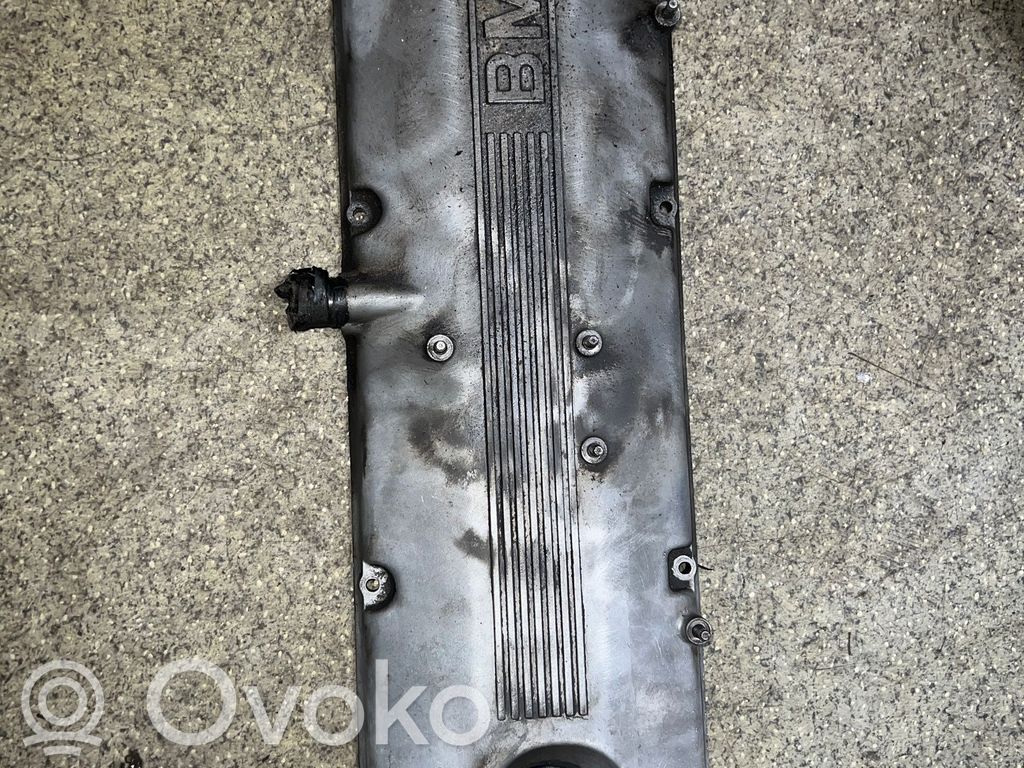 BMW 7 E32 Vārstu vāks 