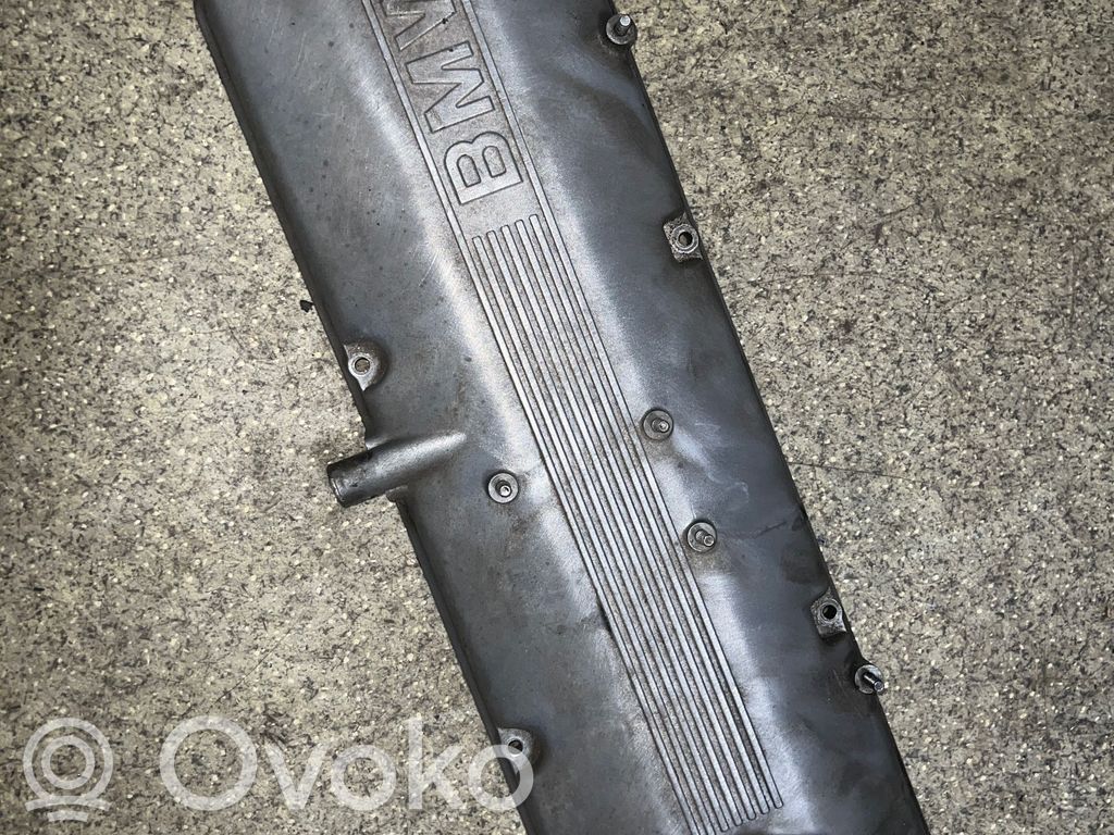 BMW 7 E32 Vārstu vāks 