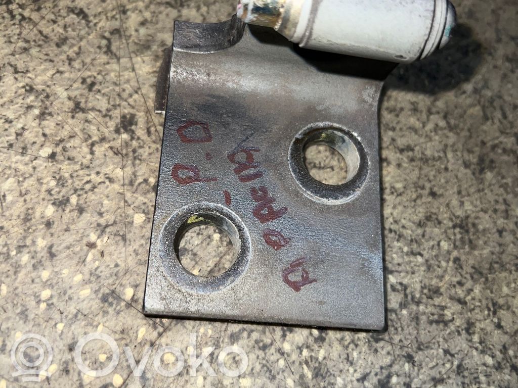 BMW X5 E53 Front door lower hinge 