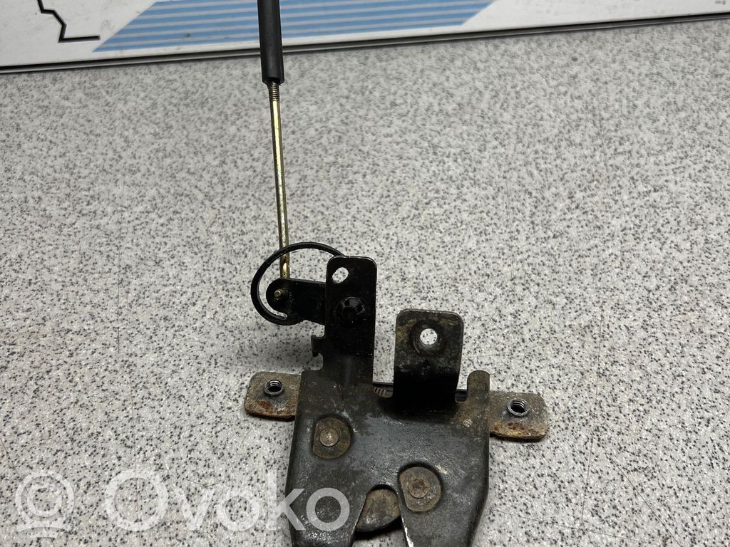 BMW 3 E36 Aizmugurējā pārsega slēdzene 