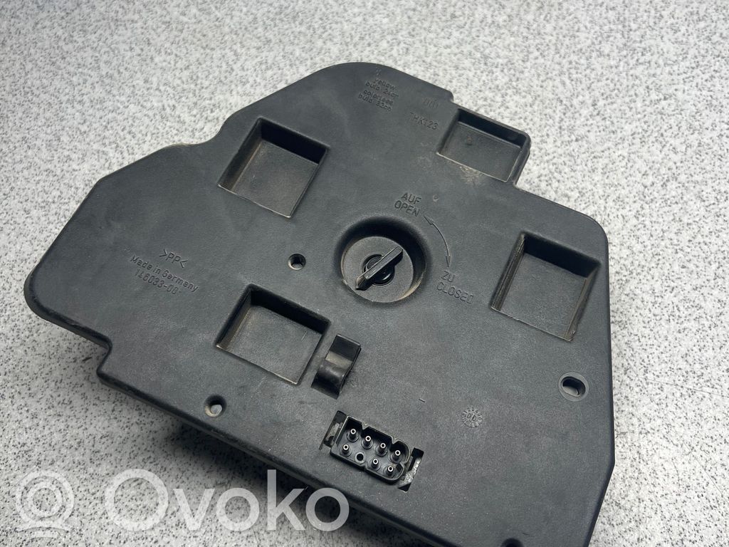 BMW 5 E39 Tail light bulb cover holder 