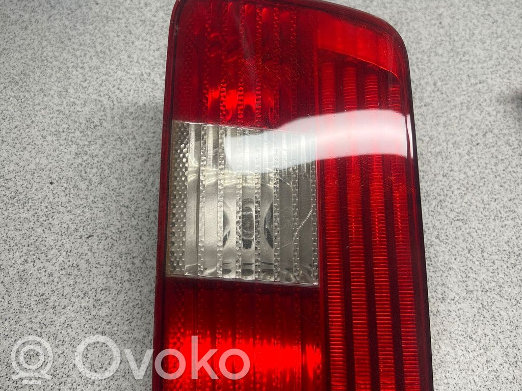 BMW 5 E39 Aizmugurējais lukturis pārsegā 
