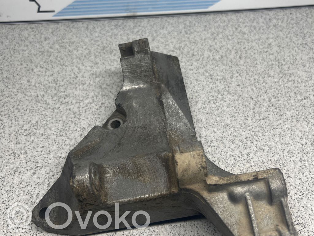 BMW 3 E36 Engine mounting bracket 
